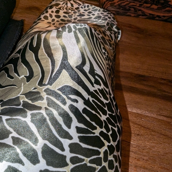 Bundle fabric, min 1-2m by coupon, silky animal print, black a bit stench, - Picture 2 of 6